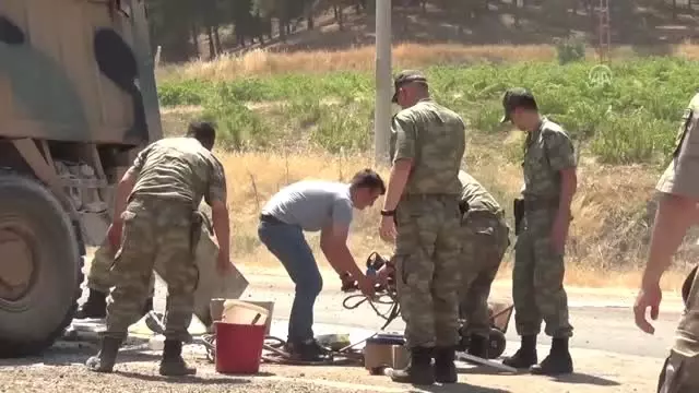 Askeri araç devrildi: 2 yaralı Askeri araç devrildi: 2 yaralı