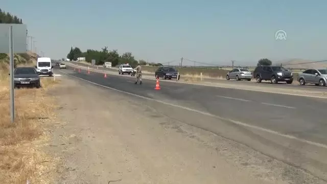 Askeri araç devrildi: 2 yaralı Askeri araç devrildi: 2 yaralı
