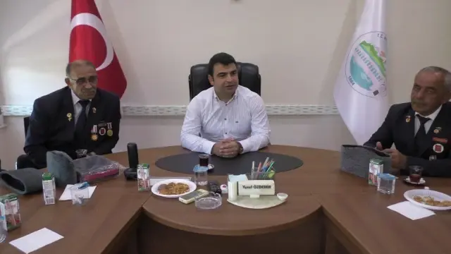 Beyşehir'de Kıbrıs gazilerine madalya ve berat verildi Beyşehir'de Kıbrıs gazilerine madalya ve berat verildi
