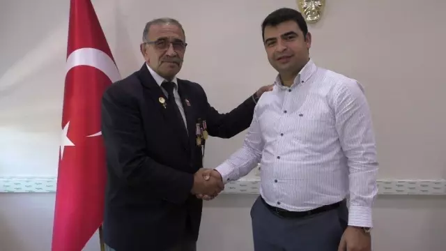 Beyşehir'de Kıbrıs gazilerine madalya ve berat verildi Beyşehir'de Kıbrıs gazilerine madalya ve berat verildi