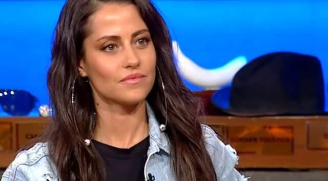 Derya Uluğ, döner dökme atarak yaptığı hareketle ağızları açık bıraktı!
