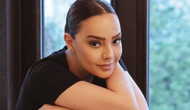 Güzel şarkıcı Ebru Gündeş, makyajsız fotoğrafıyla büyüledi