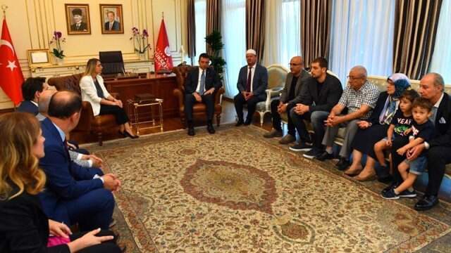 İmamoğlu, odasında dua ettikleri fotoğrafla ilgili ilk kez konuştu: Laikliğe aykırı değil