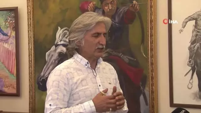 İzmir'in 'sıra dışı' kaymakamı...Makamındaki görevi dışında, at biniyor, el sanatları ile uğraşıyor... İzmir'in 'sıra dışı' kaymakamı...Makamındaki görevi dışında, at biniyor, el sanatları ile uğraşıyor...