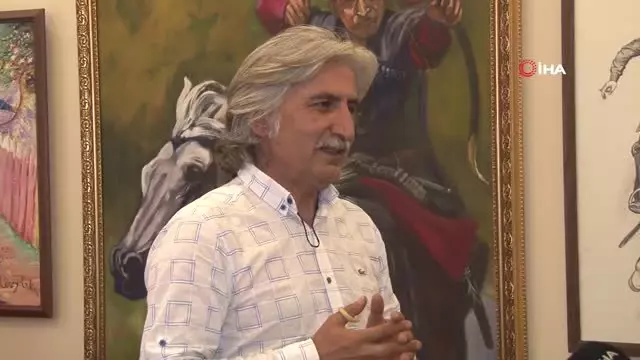 İzmir'in 'sıra dışı' kaymakamı...Makamındaki görevi dışında, at biniyor, el sanatları ile uğraşıyor... İzmir'in 'sıra dışı' kaymakamı...Makamındaki görevi dışında, at biniyor, el sanatları ile uğraşıyor...