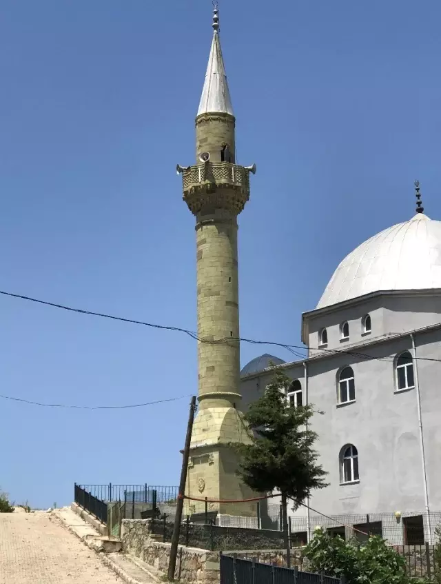 (Özel) 'Hatıra olsun' diye minareyi adaya taşıdılar