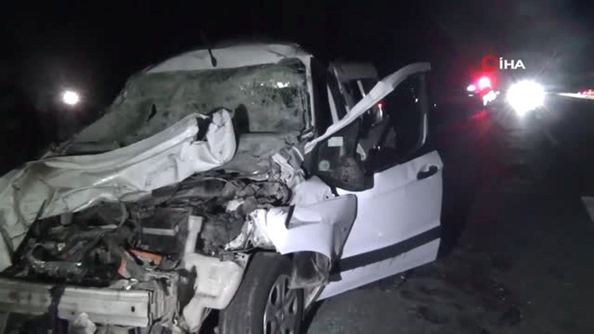 Tomruk yüklü kamyona arkadan çarptı: 1 yaralı