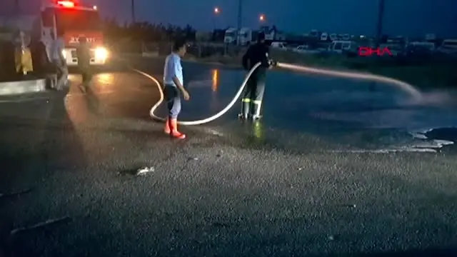 Adıyaman'da hafif ticari araç ile otomobil çarpıştı 4 yaralı Adıyaman'da hafif ticari araç ile otomobil çarpıştı 4 yaralı