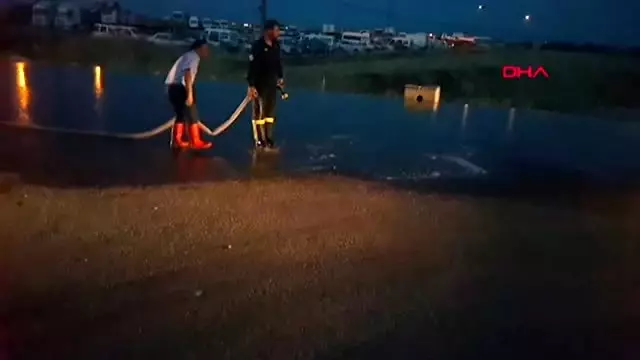Adıyaman'da hafif ticari araç ile otomobil çarpıştı 4 yaralı Adıyaman'da hafif ticari araç ile otomobil çarpıştı 4 yaralı