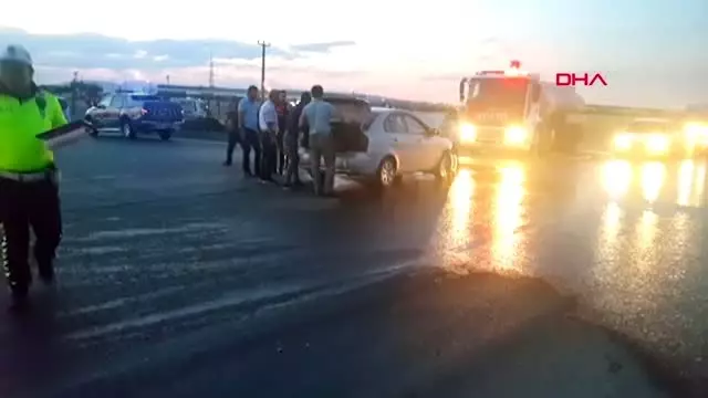 Adıyaman'da hafif ticari araç ile otomobil çarpıştı 4 yaralı Adıyaman'da hafif ticari araç ile otomobil çarpıştı 4 yaralı