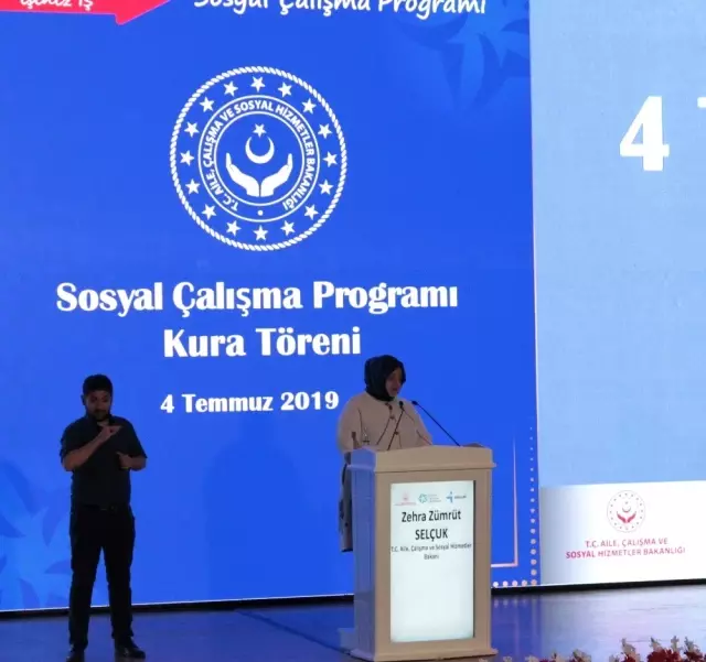 Aile, Çalışma ve Sosyal Hizmetler Bakanı Zehra Zümrüt Selçuk: '2007-2018 yılları arasında OECD ve... Aile, Çalışma ve Sosyal Hizmetler Bakanı Zehra Zümrüt Selçuk: '2007-2018 yılları arasında OECD ve...
