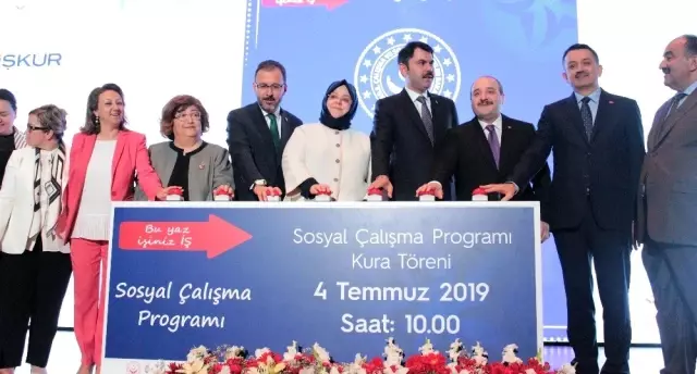 Aile, Çalışma ve Sosyal Hizmetler Bakanı Zehra Zümrüt Selçuk: '2007-2018 yılları arasında OECD ve... Aile, Çalışma ve Sosyal Hizmetler Bakanı Zehra Zümrüt Selçuk: '2007-2018 yılları arasında OECD ve...