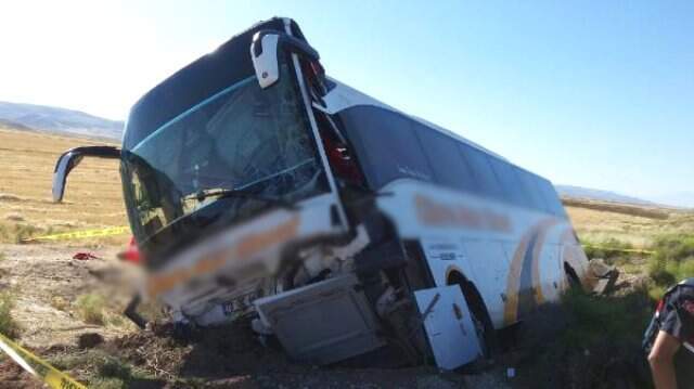Aksaray'da yolcu otobüsü devrildi: 15 yaralı