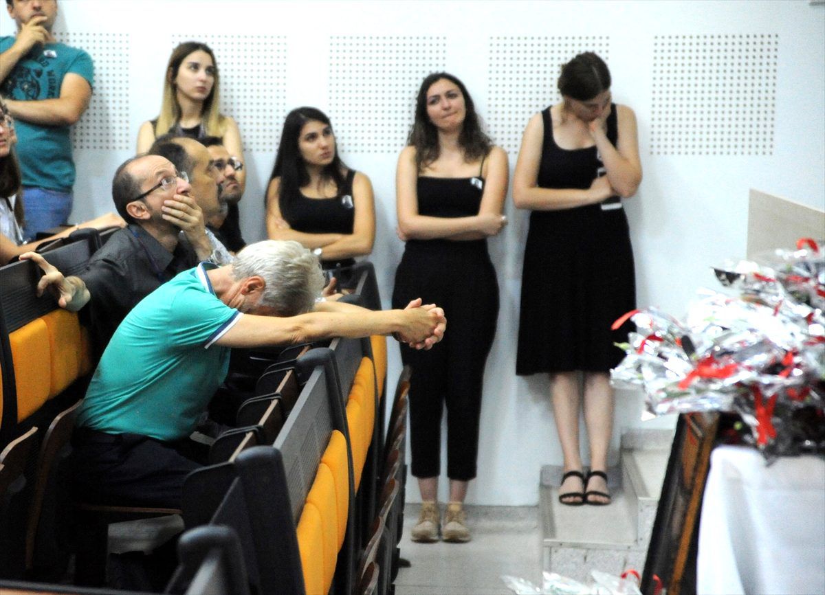 Babasının öldürdüğü Gülnur'u annesi anlattı, salondakiler gözyaşlarına boğuldu