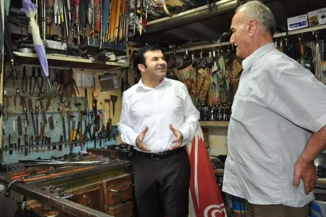 Bu meslek Türkiye'de sayılı: Şemsiye tamirciliği Bu meslek Türkiye'de sayılı: Şemsiye tamirciliği