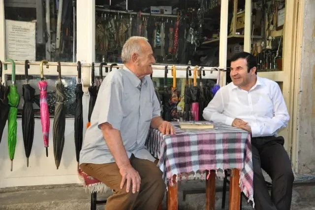 Bu meslek Türkiye'de sayılı: Şemsiye tamirciliği Bu meslek Türkiye'de sayılı: Şemsiye tamirciliği