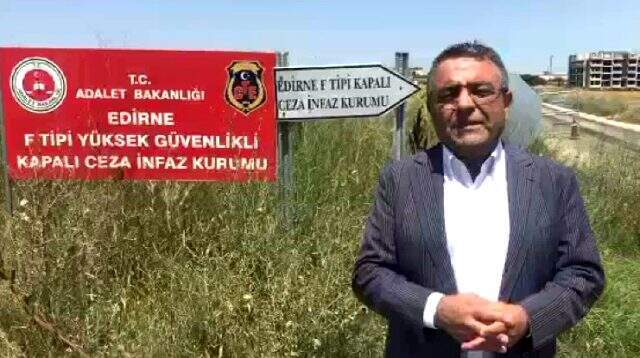 CHP'li Sezgin Tanrıkulu Demirtaş'ı cezaevinde ziyaret etti