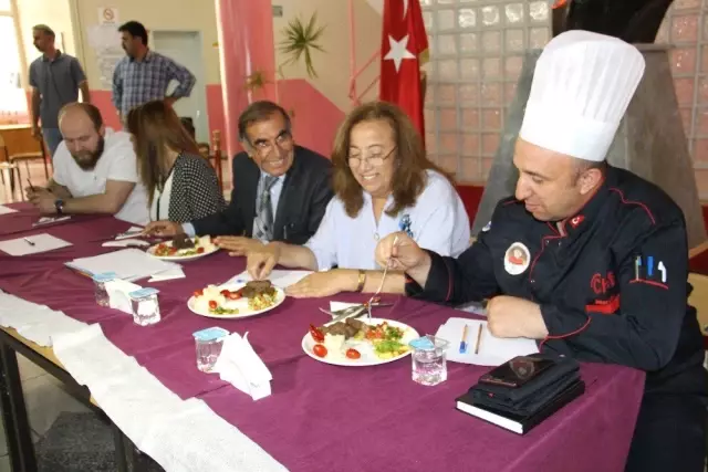 Geleneksel ev yemekleri yarışmasında dereceye girenlere altın ödülü verildi
