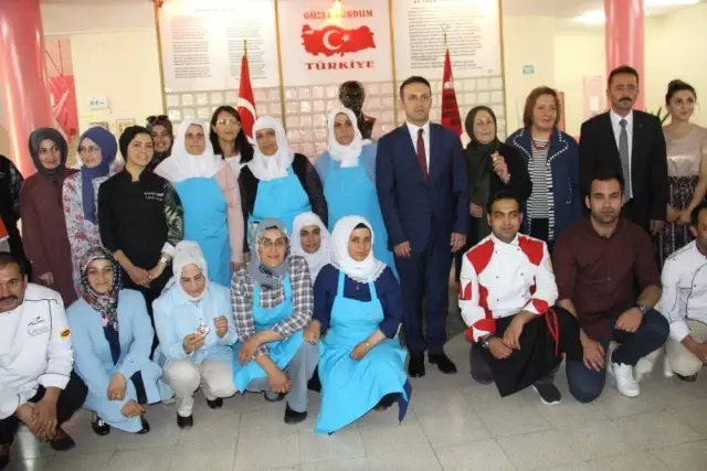 Geleneksel ev yemekleri yarışmasında dereceye girenlere altın ödülü
