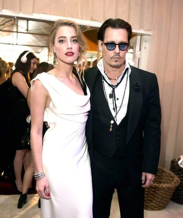Johnny Depp'in Daha önceki eşi Amber Heard'ın, oyuncu James Franco ile asansörde görüntüleri alana çıktı