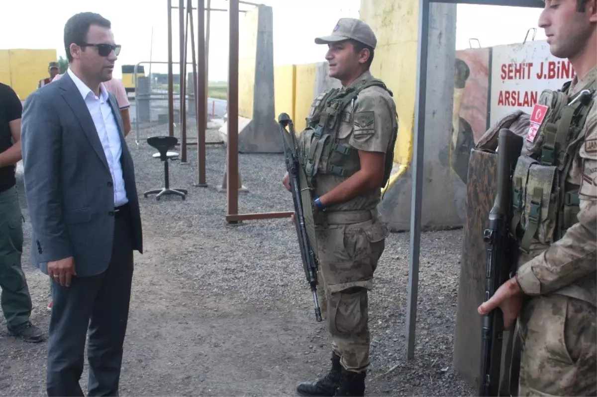 Kaymakam Uzan'dan jandarma uygulama noktasına ziyaret