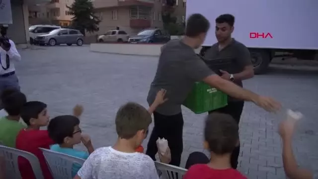 MERSİN Açık havada aile boyu nostalji sinema keyfi MERSİN Açık havada aile boyu nostalji sinema keyfi