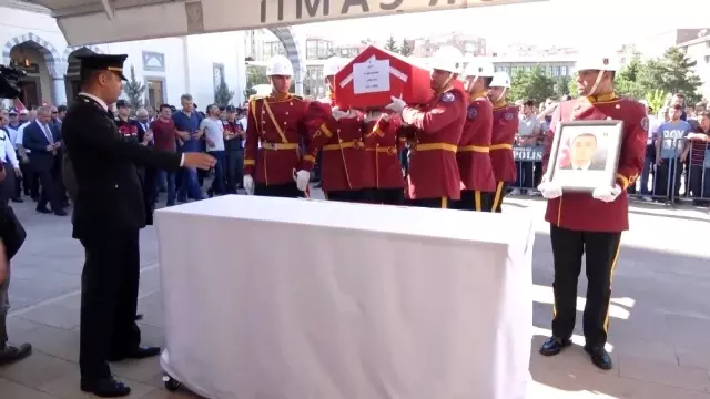 Şehidin ağabeyi: 'Düşmana inat ağlamayacağım' Şehidin ağabeyi: 'Düşmana inat ağlamayacağım'