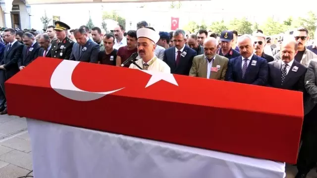 Şehidin ağabeyi: 'Düşmana inat ağlamayacağım' Şehidin ağabeyi: 'Düşmana inat ağlamayacağım'