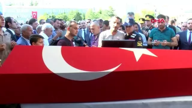 Şehit Jandarma Uzman Çavuş Yasin Baran son yolculuğuna uğurlandı 2 Şehit Jandarma Uzman Çavuş Yasin Baran son yolculuğuna uğurlandı 2