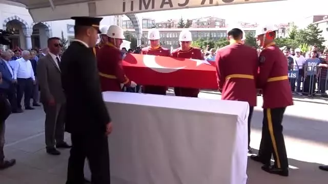 Şehit Jandarma Uzman Çavuş Yasin Baran son yolculuğuna uğurlandı Şehit Jandarma Uzman Çavuş Yasin Baran son yolculuğuna uğurlandı