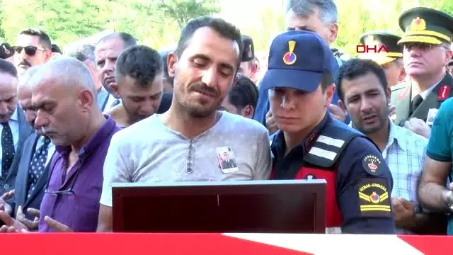 Şehit Jandarma Uzman Çavuş Yasin Baran son yolculuğuna uğurlandı 2 Şehit Jandarma Uzman Çavuş Yasin Baran son yolculuğuna uğurlandı 2