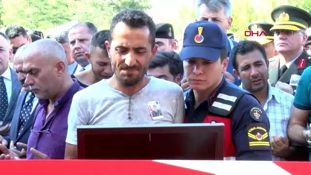 Şehit Jandarma Uzman Çavuş Yasin Baran son yolculuğuna uğurlandı 2 Şehit Jandarma Uzman Çavuş Yasin Baran son yolculuğuna uğurlandı 2