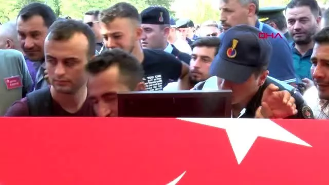 Şehit Jandarma Uzman Çavuş Yasin Baran son yolculuğuna uğurlandı 2 Şehit Jandarma Uzman Çavuş Yasin Baran son yolculuğuna uğurlandı 2