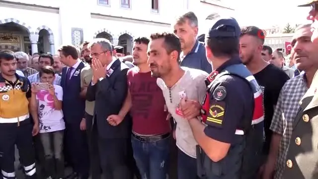 Şehit Jandarma Uzman Çavuş Yasin Baran son yolculuğuna uğurlandı Şehit Jandarma Uzman Çavuş Yasin Baran son yolculuğuna uğurlandı