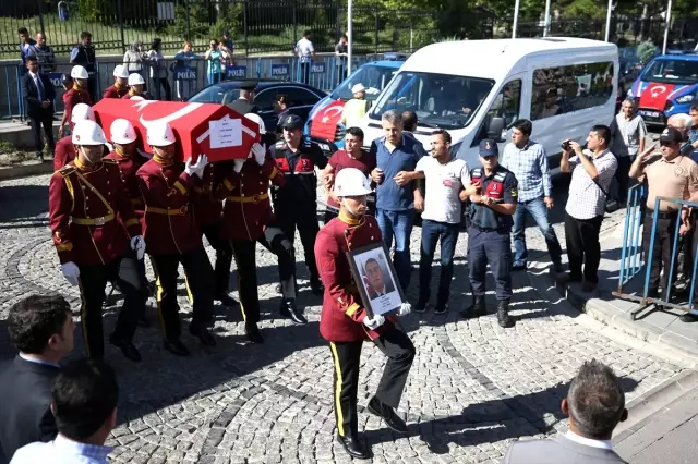 Şehit Uzman Çavuş Baran son yolculuğuna uğurlandı Şehit Uzman Çavuş Baran son yolculuğuna uğurlandı