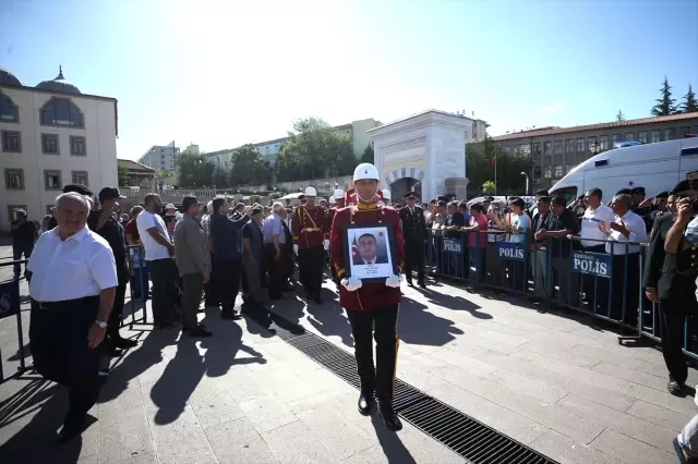 Şehit Uzman Çavuş Baran son yolculuğuna uğurlandı Şehit Uzman Çavuş Baran son yolculuğuna uğurlandı