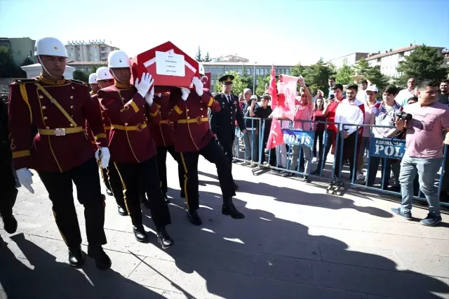Şehit Uzman Çavuş Baran son yolculuğuna uğurlandı Şehit Uzman Çavuş Baran son yolculuğuna uğurlandı