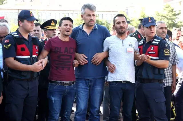Şehit Uzman Çavuş Baran son yolculuğuna uğurlandı Şehit Uzman Çavuş Baran son yolculuğuna uğurlandı