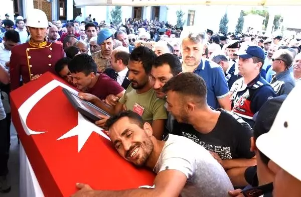 Şehit uzman çavuş, Kırıkkale'de toprağa verildi Şehit uzman çavuş, Kırıkkale'de toprağa verildi