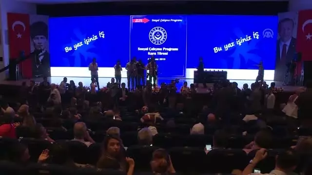 Zümrüt Selçuk: 'Bu yılın ilk 5 ayında özel sektörde işe yerleştirmemiz, geçen yılın aynı dönemine... Zümrüt Selçuk: 'Bu yılın ilk 5 ayında özel sektörde işe yerleştirmemiz, geçen yılın aynı dönemine...