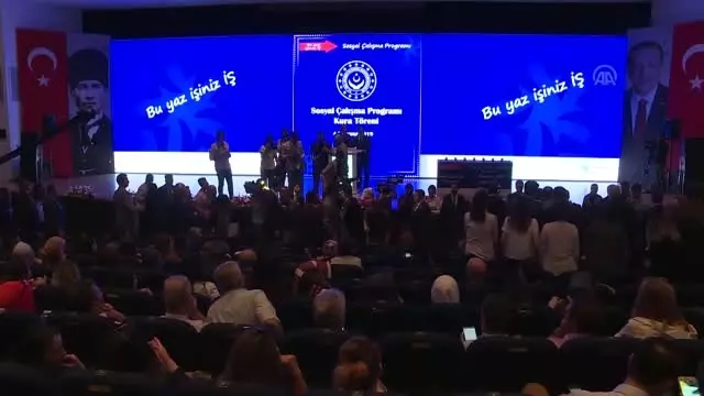 Zümrüt Selçuk: 'Bu yılın ilk 5 ayında özel sektörde işe yerleştirmemiz, geçen yılın aynı dönemine... Zümrüt Selçuk: 'Bu yılın ilk 5 ayında özel sektörde işe yerleştirmemiz, geçen yılın aynı dönemine...