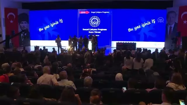 Zümrüt Selçuk: 'Bu yılın ilk 5 ayında özel sektörde işe yerleştirmemiz, geçen yılın aynı dönemine... Zümrüt Selçuk: 'Bu yılın ilk 5 ayında özel sektörde işe yerleştirmemiz, geçen yılın aynı dönemine...
