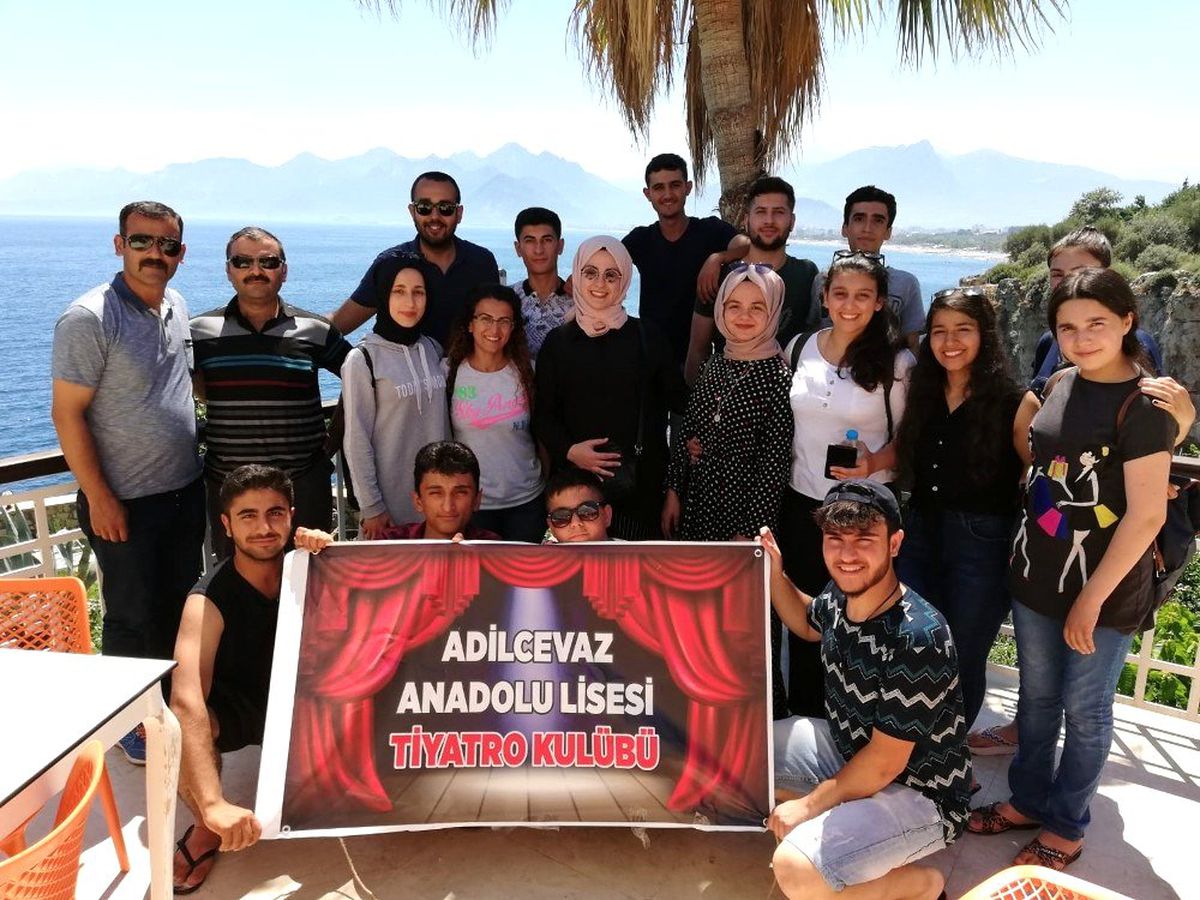 Adilcevaz tiyatro ekibi Antalya'da sahne alacak