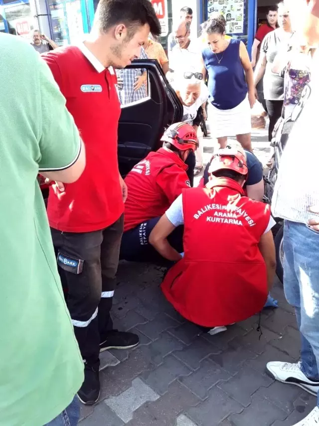 Araç içinde unutulan köpeği itfaiye kurtardı Haberler