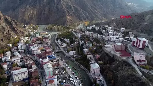 ARTVİN Çoruh Nehri'ni ilkel teleferikle geçiyorlar ARTVİN Çoruh Nehri'ni ilkel teleferikle geçiyorlar