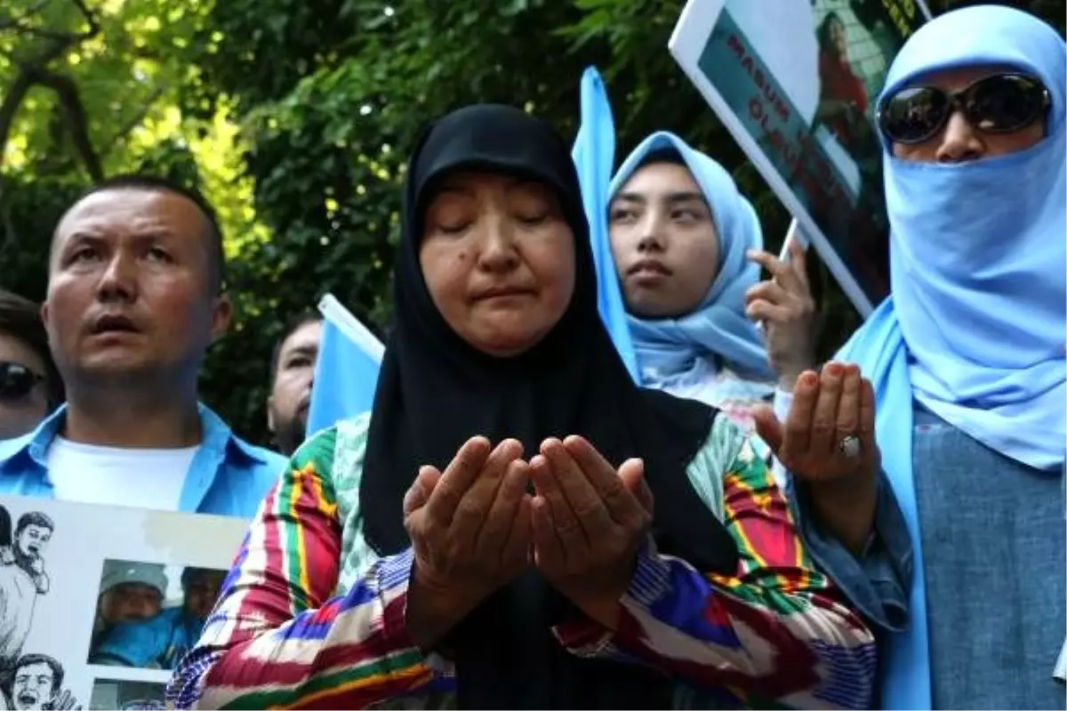 Çin Başkonsolosluğu önünde protesto