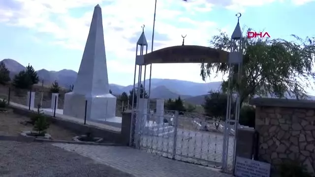 ERZİNCAN Başbağlar köyünde katledilen 33 kişi dualarla anıldı ERZİNCAN Başbağlar köyünde katledilen 33 kişi dualarla anıldı