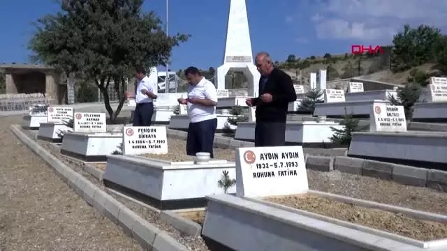 ERZİNCAN Başbağlar köyünde katledilen 33 kişi dualarla anıldı ERZİNCAN Başbağlar köyünde katledilen 33 kişi dualarla anıldı