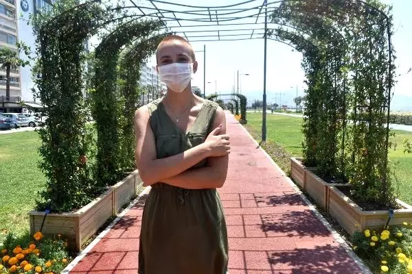 Haluk Levent, tedavi gören genç kız için şarkı söyledi Haluk Levent, tedavi gören genç kız için şarkı söyledi