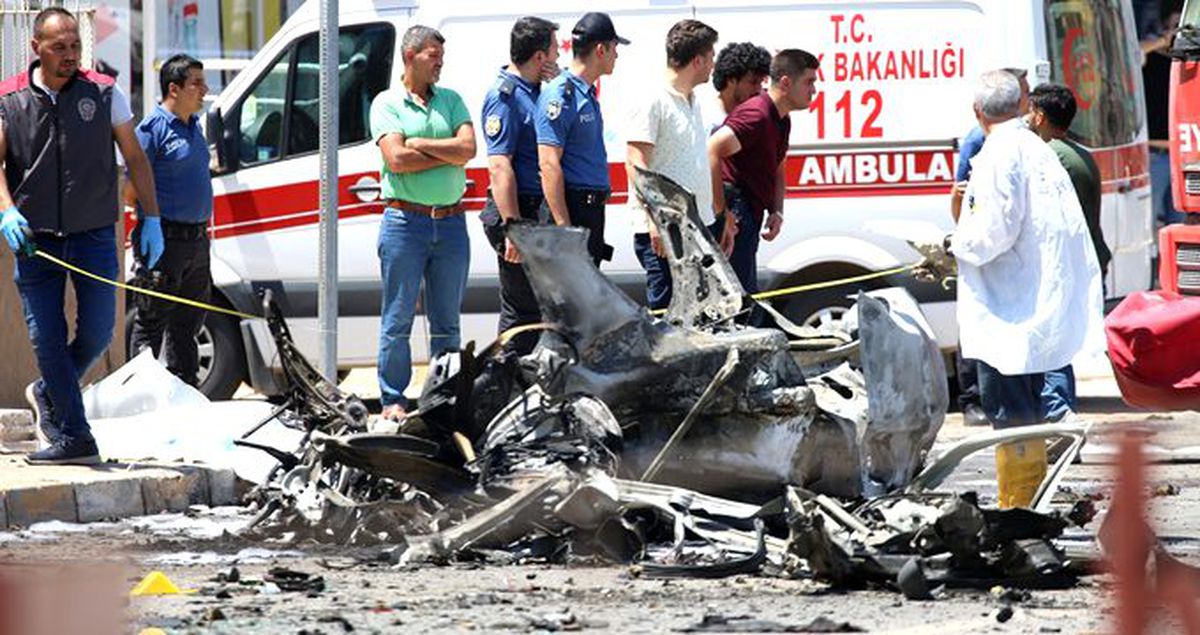 Hatay'ın Reyhanlı ilçesinde otomobilde patlama: 2 ölü